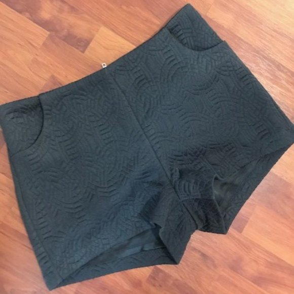 Forever 21 Quilted Highwaisted Shorts - Picture 1 of 2